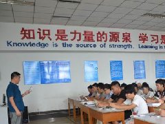 ga黄金甲职工学院：课堂学国学 齐诵弟子规